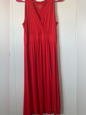 L.L. Bean SZ M Red Sleeveless Surplice Midi Dress.Soon to become your favorite.